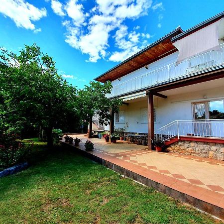 Ferienwohnung Apartamani Katarina Vl.Ilija Jusup Starigrad Paklenica Exterior foto