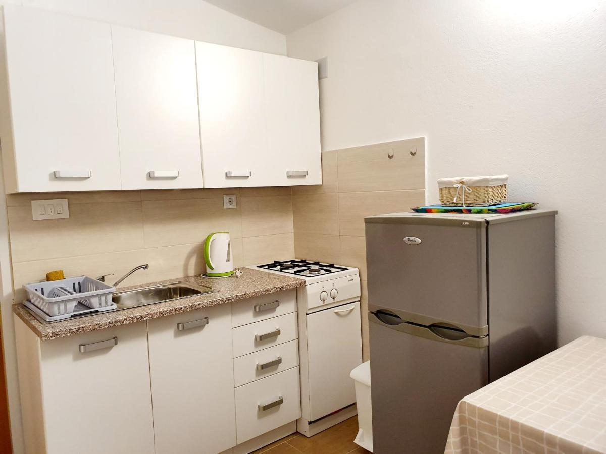 Ferienwohnung Apartamani Katarina Vl.Ilija Jusup Starigrad Paklenica Exterior foto