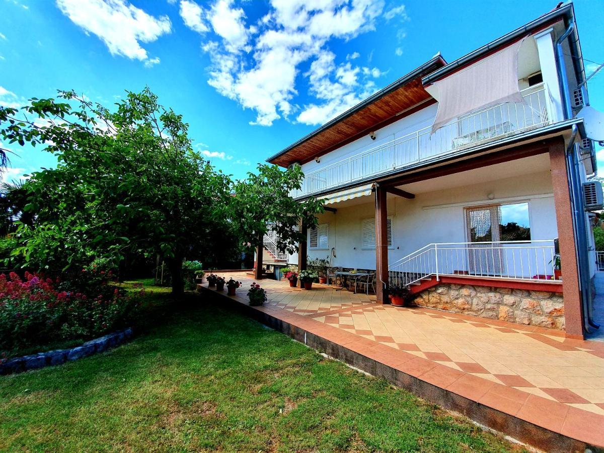 Ferienwohnung Apartamani Katarina Vl.Ilija Jusup Starigrad Paklenica Exterior foto