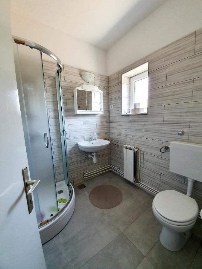 Ferienwohnung Apartamani Katarina Vl.Ilija Jusup Starigrad Paklenica Exterior foto