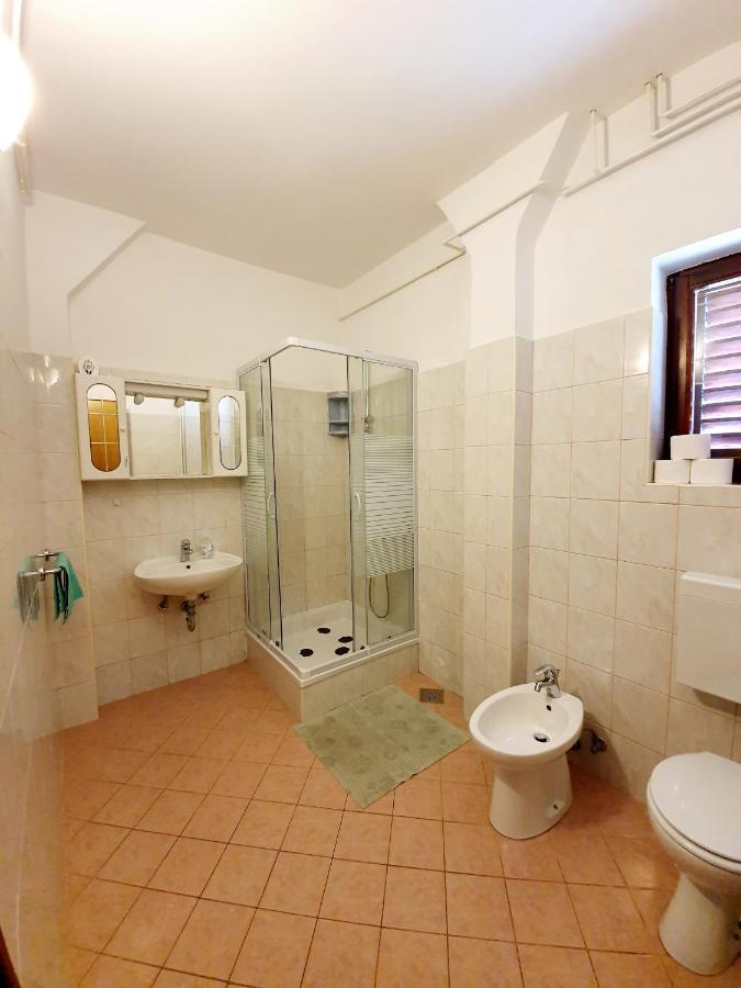 Ferienwohnung Apartamani Katarina Vl.Ilija Jusup Starigrad Paklenica Exterior foto
