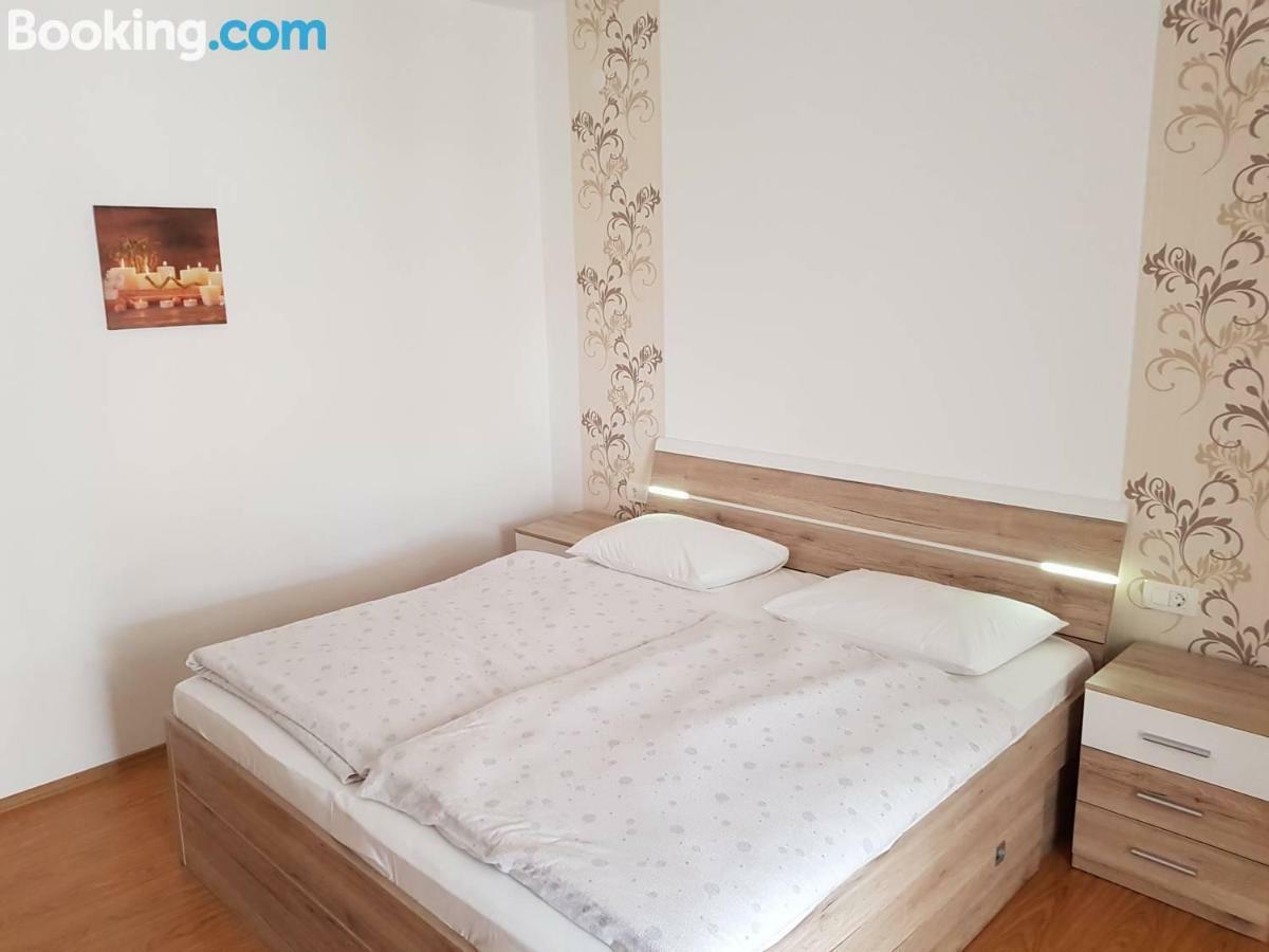 Ferienwohnung Apartamani Katarina Vl.Ilija Jusup Starigrad Paklenica Exterior foto