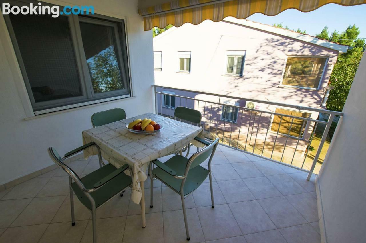 Ferienwohnung Apartamani Katarina Vl.Ilija Jusup Starigrad Paklenica Exterior foto