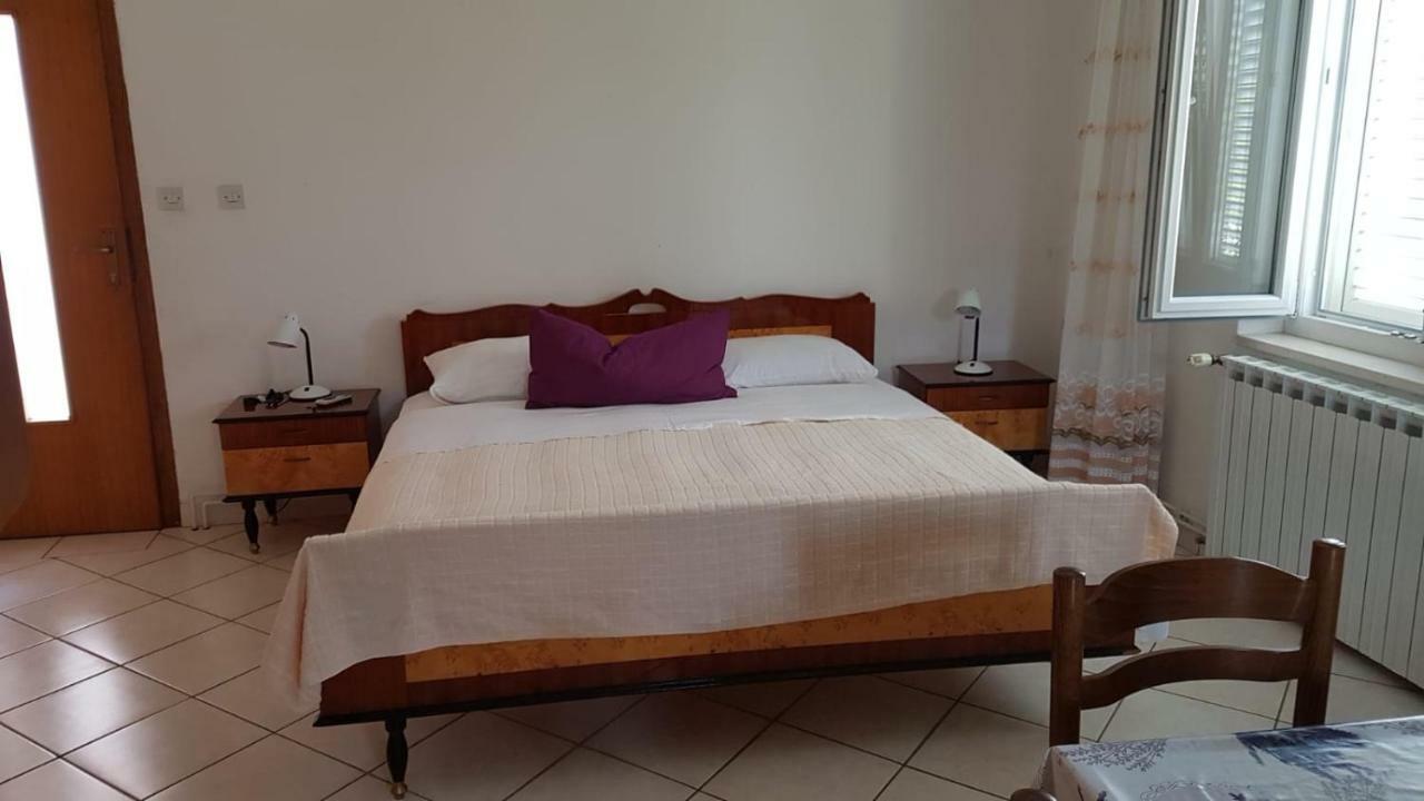 Ferienwohnung Apartamani Katarina Vl.Ilija Jusup Starigrad Paklenica Exterior foto