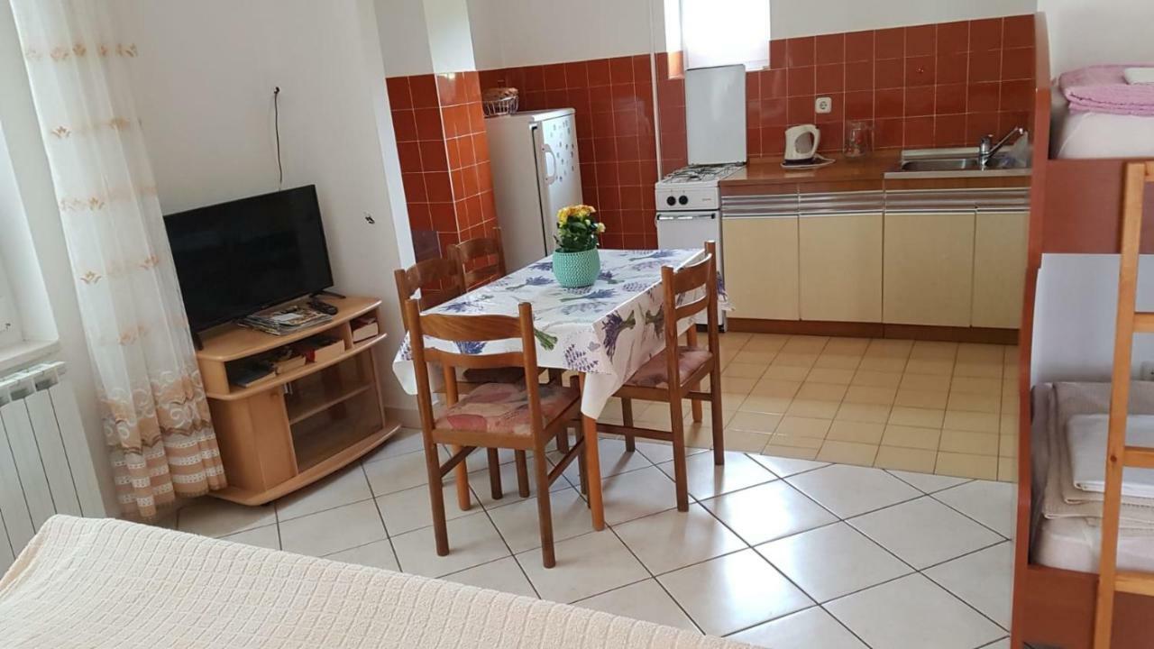 Ferienwohnung Apartamani Katarina Vl.Ilija Jusup Starigrad Paklenica Exterior foto