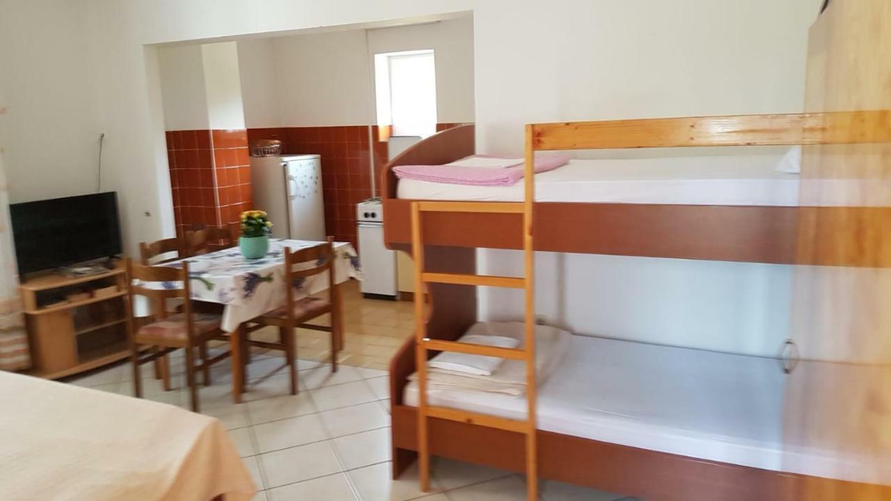 Ferienwohnung Apartamani Katarina Vl.Ilija Jusup Starigrad Paklenica Exterior foto